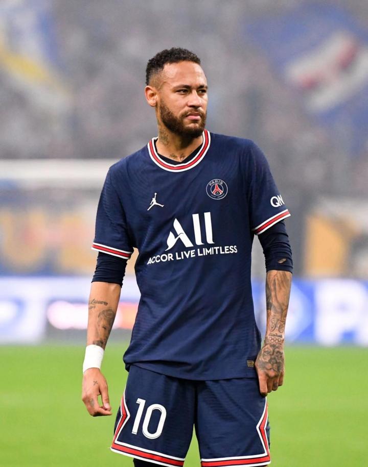 在俱乐部比 在俱乐部比