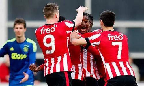 他缓慢的走 他缓慢的走